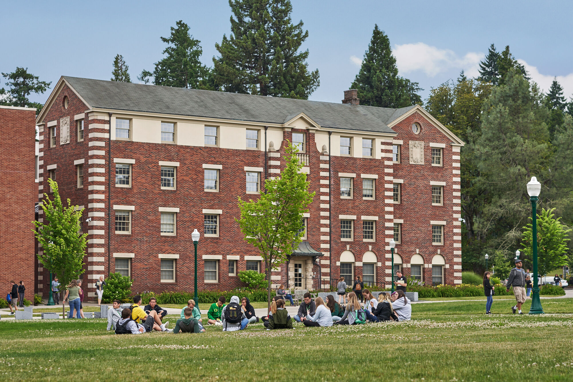 Graduate By Hilton Eugene Hotel Exterior photo